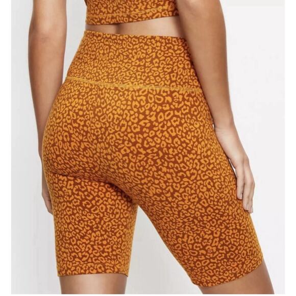 Lou & Grey Medium Leopard Giraffe Orange Yellow Biker Short - Picture 3 of 8